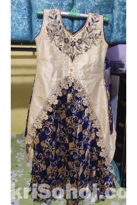 মেয়েদের গাউন